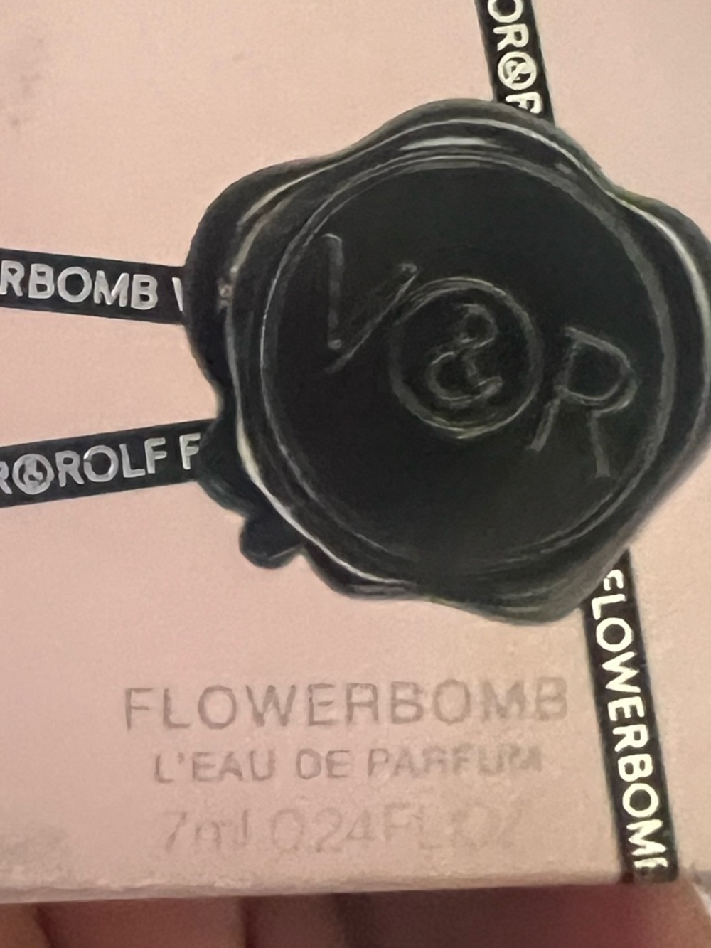 Viktor & Rolf Flowerbomb L'Eau de Parfum mini - Picture 2 of 2